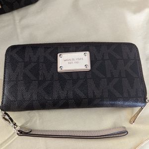 MK wristlet